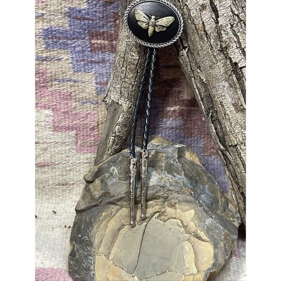 Western Bolo tie Lariat Death Head Moth Skull Cameo Rustic Wedding Attire Party - Picture 4 of 16